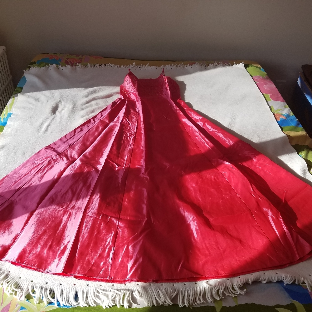 Zum Zum by Niki Livas Spaghetti strap Gown Dress - Picture 4 of 16